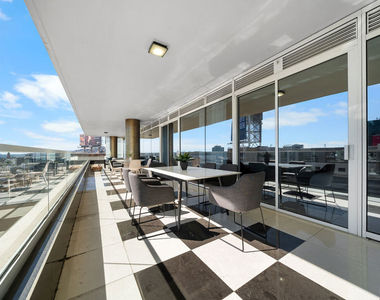 6250 Hollywood Boulevard - Photo Thumbnail 30