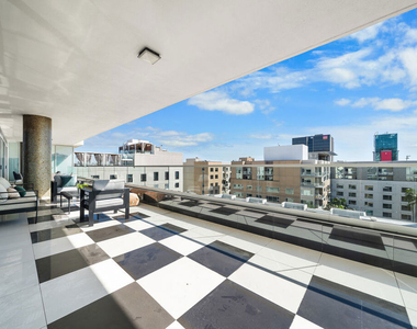 6250 Hollywood Boulevard - Photo Thumbnail 32