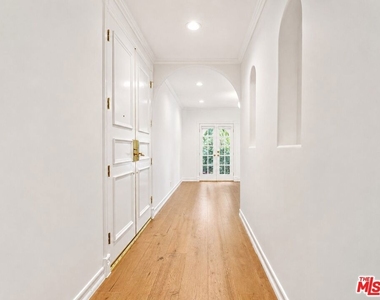 342 Palm Drive - Photo Thumbnail 5