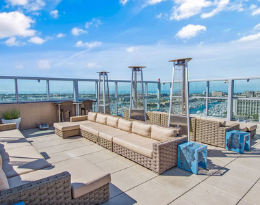 13700 Marina Pointe Drive - Photo Thumbnail 31