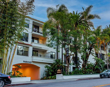 555 S Barrington Avenue - Photo Thumbnail 21