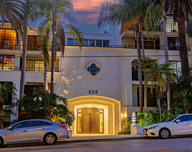 555 S Barrington Avenue - Photo Thumbnail 22