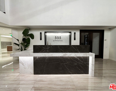 555 S Barrington Avenue - Photo Thumbnail 18