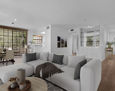 555 S Barrington Avenue - Photo Thumbnail 2