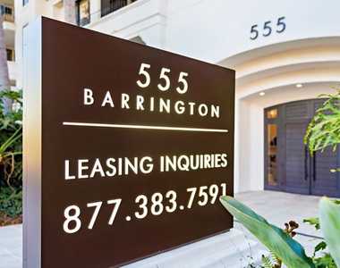 555 S Barrington Avenue - Photo Thumbnail 23