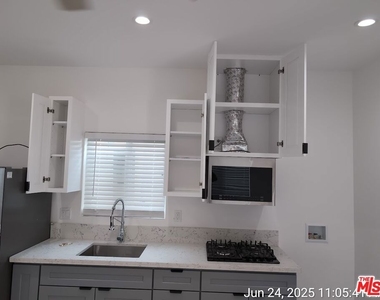 416 E 101st Street - Photo Thumbnail 2