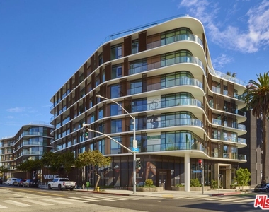 700 Broadway - Photo Thumbnail 16