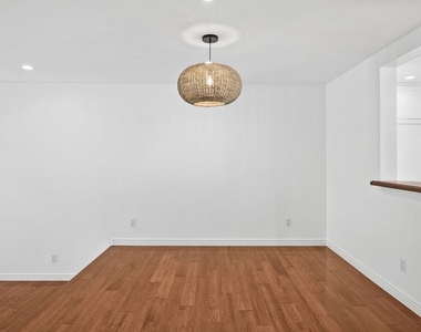 1622 Palisades Drive - Photo Thumbnail 5