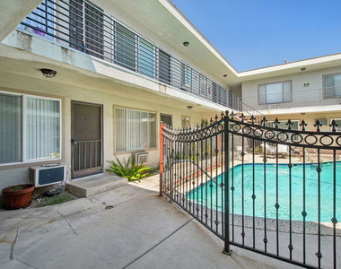 1220 N Ogden Drive - Photo Thumbnail 14