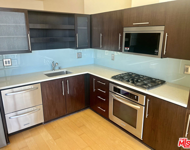 1100 S Hope Street - Photo Thumbnail 14