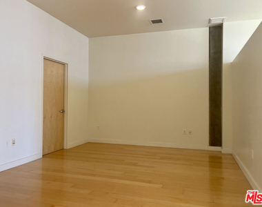 1100 S Hope Street - Photo Thumbnail 20