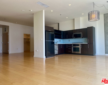 1100 S Hope Street - Photo Thumbnail 10