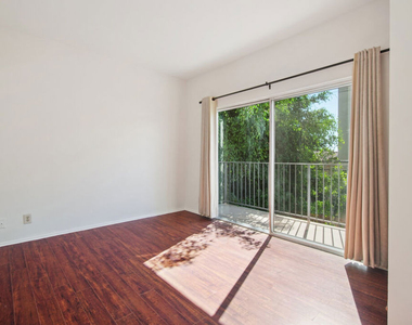 937 Wilcox Avenue - Photo Thumbnail 6