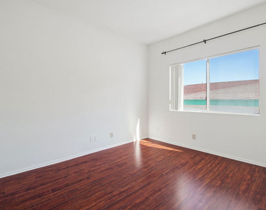 937 Wilcox Avenue - Photo Thumbnail 9