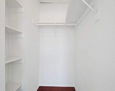 937 Wilcox Avenue - Photo Thumbnail 11