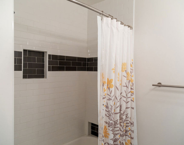 2496 Granville Avenue - Photo Thumbnail 23