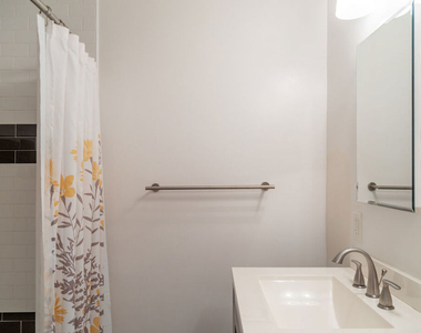 2496 Granville Avenue - Photo Thumbnail 22