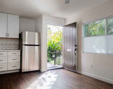 2496 Granville Avenue - Photo Thumbnail 7