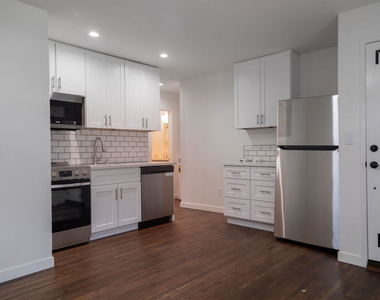 2496 Granville Avenue - Photo Thumbnail 12