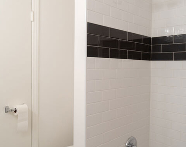 2496 Granville Avenue - Photo Thumbnail 21