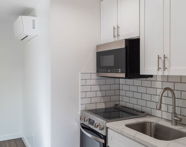 2496 Granville Avenue - Photo Thumbnail 14