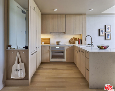 700 Broadway - Photo Thumbnail 1