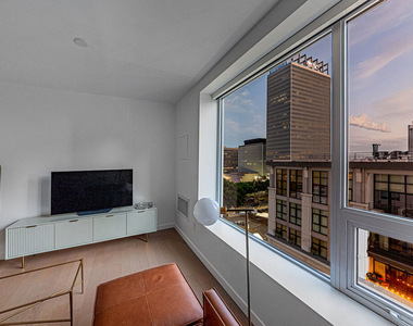 1050 S Grand Avenue - Photo Thumbnail 6
