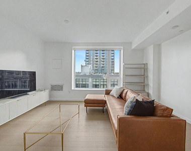 1050 S Grand Avenue - Photo Thumbnail 7