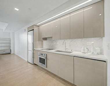 1050 S Grand Avenue - Photo Thumbnail 3