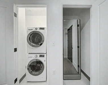 1050 S Grand Avenue - Photo Thumbnail 15