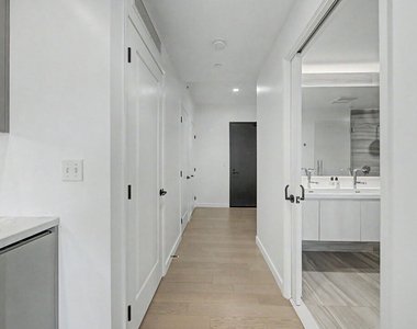 1050 S Grand Avenue - Photo Thumbnail 2