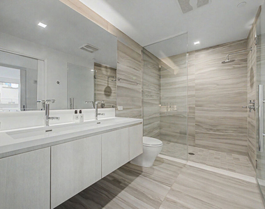 1050 S Grand Avenue - Photo Thumbnail 13