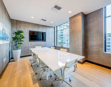 1050 S Grand Avenue - Photo Thumbnail 18