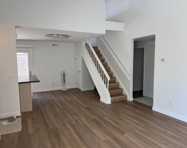 318 Riverview Way - Photo Thumbnail 3