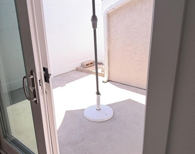 318 Riverview Way - Photo Thumbnail 8