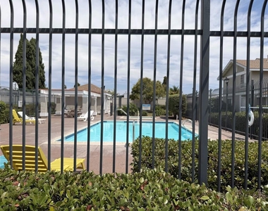 318 Riverview Way - Photo Thumbnail 21