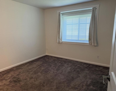 318 Riverview Way - Photo Thumbnail 10
