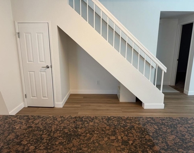 318 Riverview Way - Photo Thumbnail 5