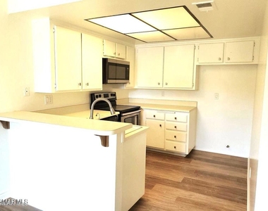 427 Arbor Lane Court - Photo Thumbnail 5
