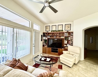 38517 Fallbrook Avenue - Photo Thumbnail 6