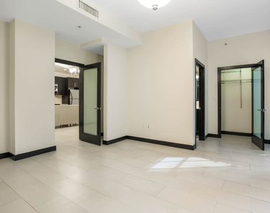 609 S. Grand Ave - Photo Thumbnail 16