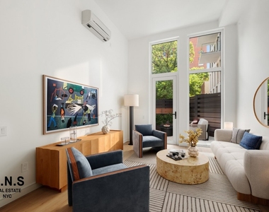 Madison Avenue - Photo Thumbnail 2