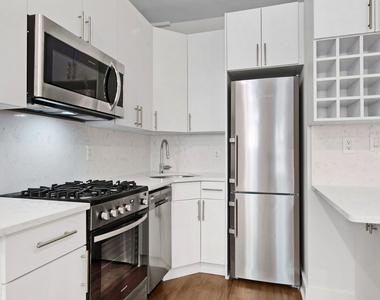 West 49th Street - Photo Thumbnail 2