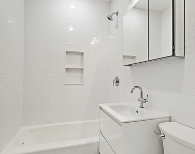 West 49th Street - Photo Thumbnail 5