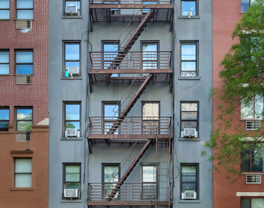 West 49th Street - Photo Thumbnail 6