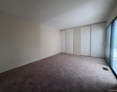 200 Springmeadow Drive - Photo Thumbnail 6