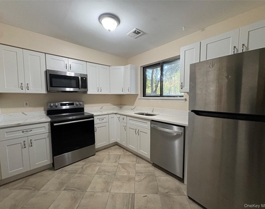 200 Springmeadow Drive - Photo Thumbnail 8