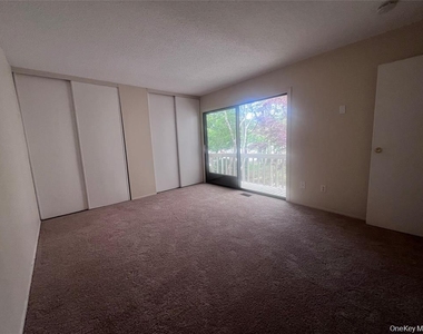 200 Springmeadow Drive - Photo Thumbnail 5