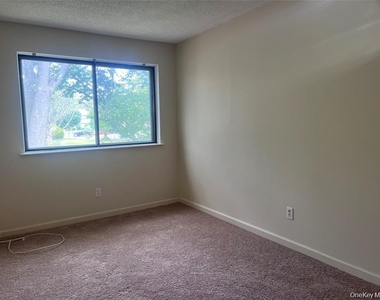200 Springmeadow Drive - Photo Thumbnail 4