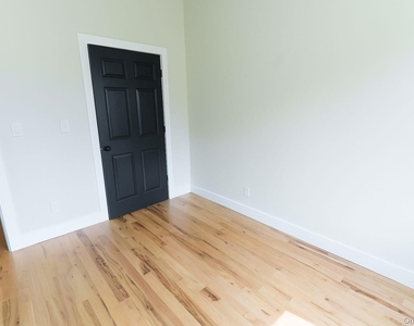 328 Columbia Street - Photo Thumbnail 6